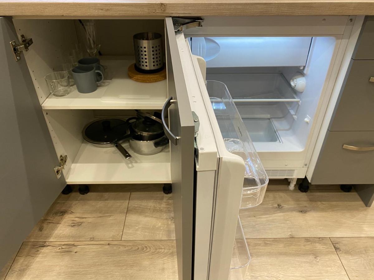 Aparthotel Riga Bagian luar foto A refrigerator with a built-in ice maker