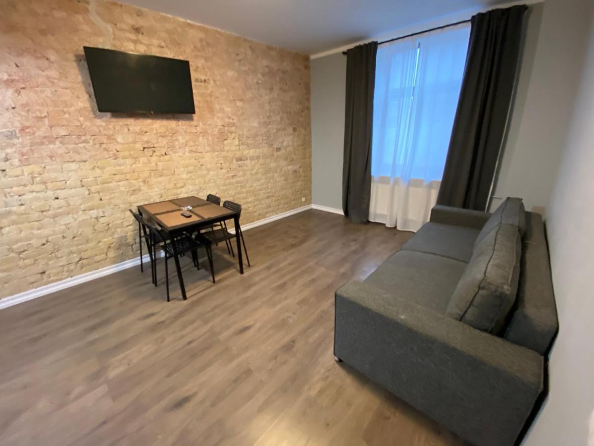 Aparthotel Riga Bagian luar foto A living room in a typical apartment