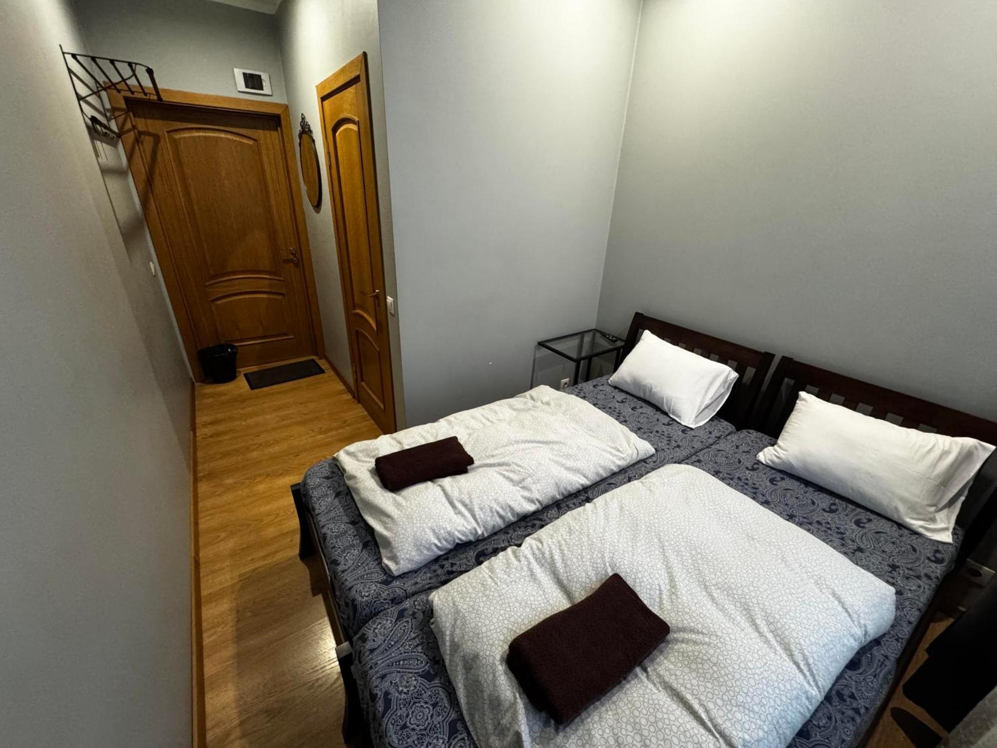 Aparthotel Riga Bagian luar foto A room at a capsule hotel in Tokyo, Japan
